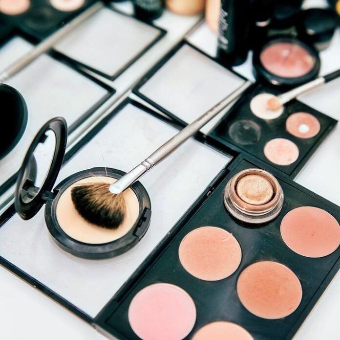 Makeup products in Pakistan, makeup products, online makeup products